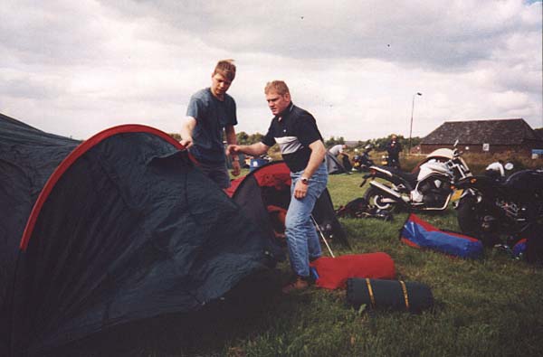 03 - best moeilijk zo'n tent