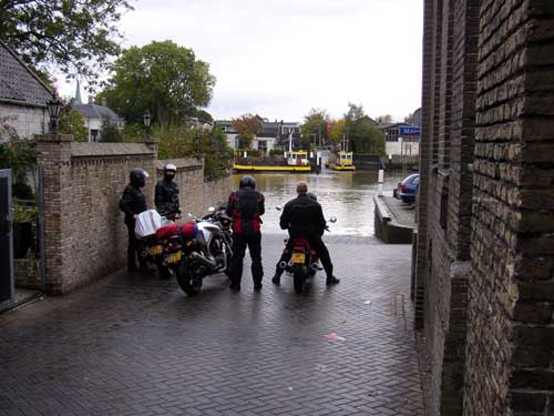 Breda (02) - Moesten op het pontje wel effe straatje keren